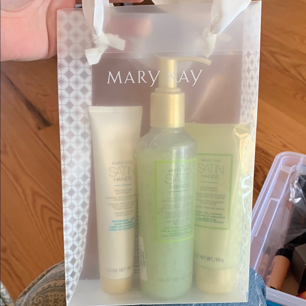 White Tea & Citrus Mary Kay Satin Hands Set